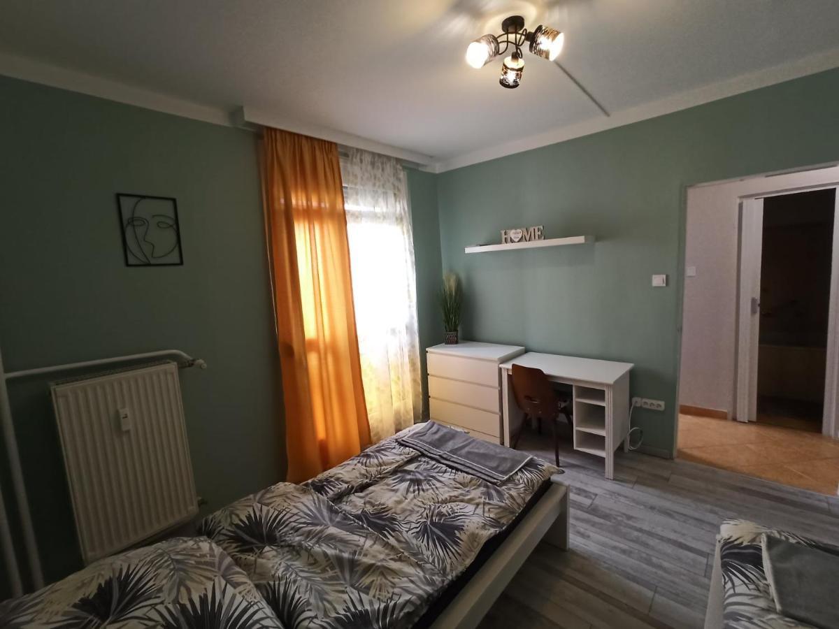 Aron Apartman Печ Экстерьер фото